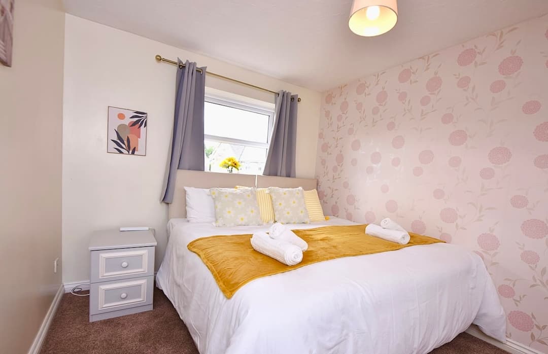 Colchester Home With Garden • Parking • Contractors - View 19