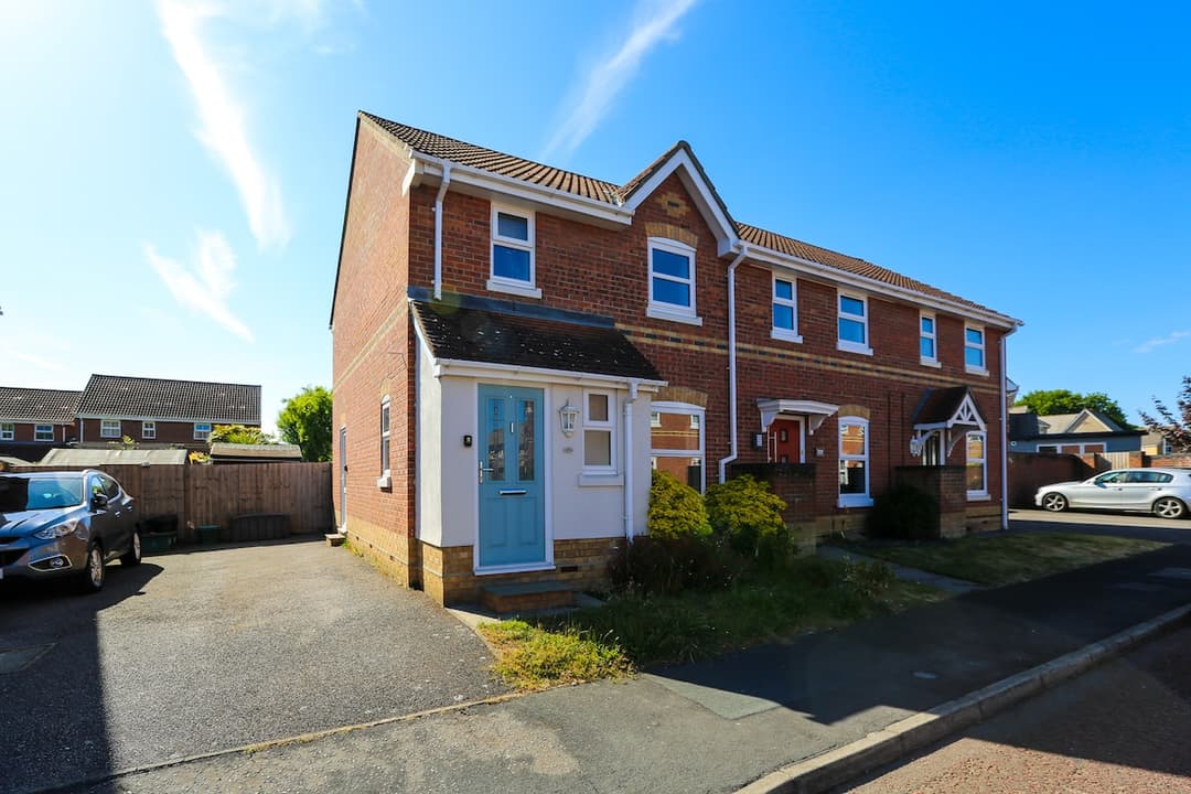 Colchester Home With Garden • Parking • Contractors - View 28