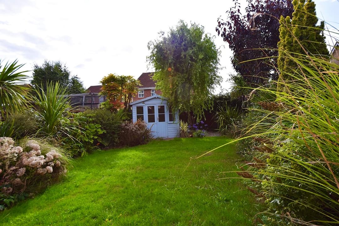 Colchester Home With Garden • Parking • Contractors - View 32