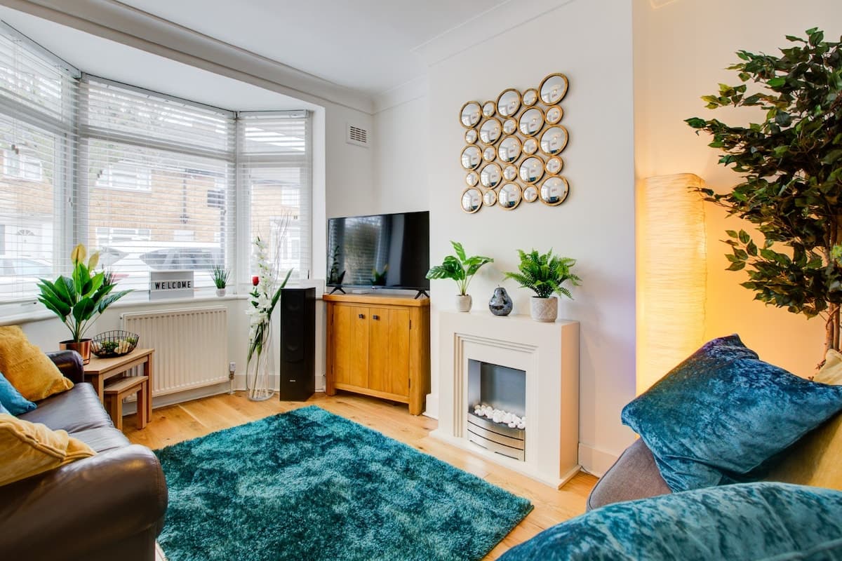 Stratford Gardens - 2 Bed House - 
