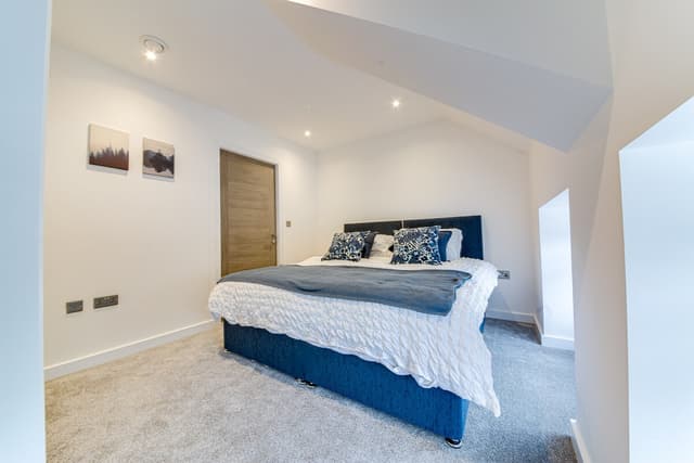 New Modern & Spacious 2-Bed Parking, Wifi, Netflix - View 1