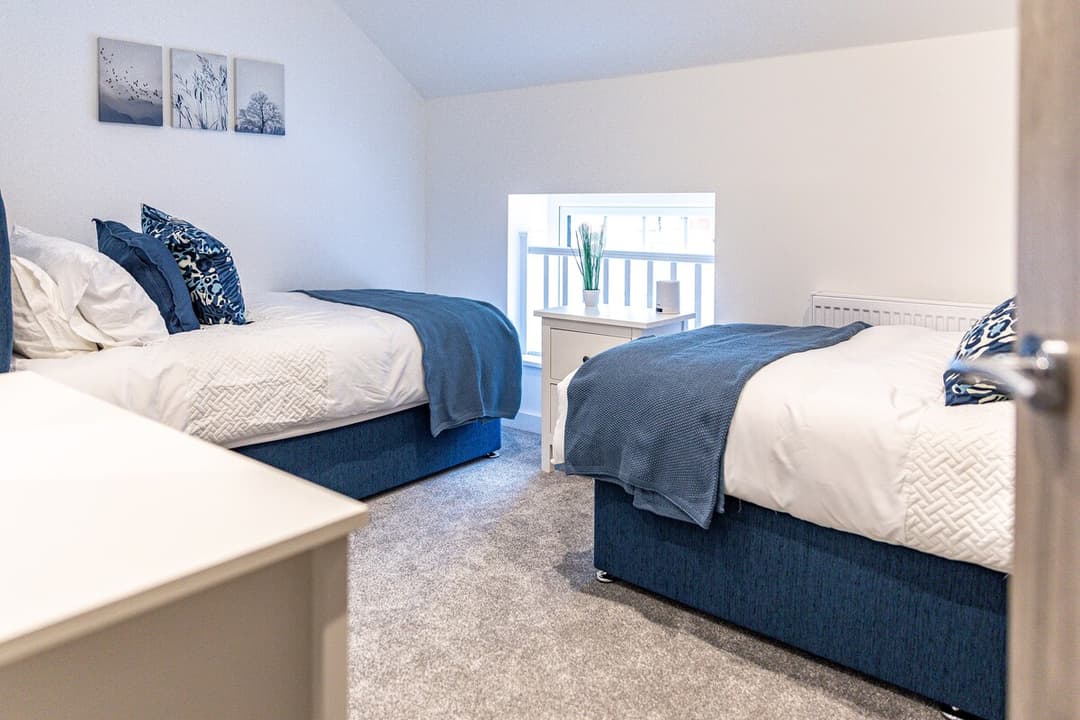 Stunning Executive 2-Bed -Parking | Wifi | Netflix - View 7