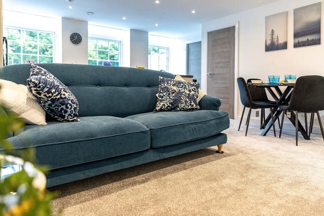 Stunning Executive 2-Bed -Parking | Wifi | Netflix - View 2