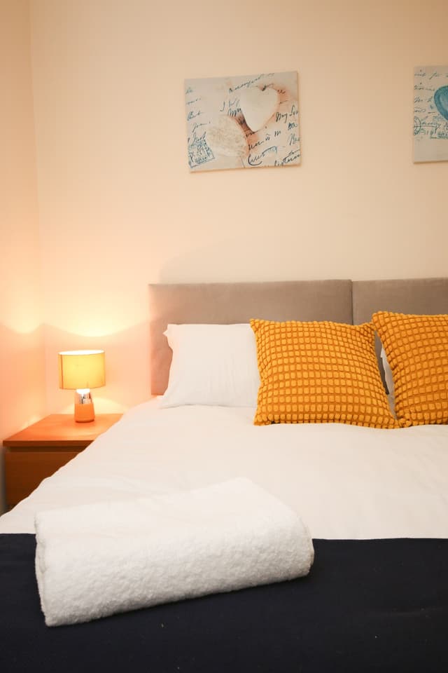 Inviting 2-Bed apartment - Perfect for Contractors - View 1