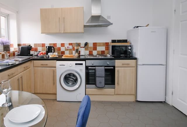 Inviting 2-Bed apartment - Perfect for Contractors - View 4