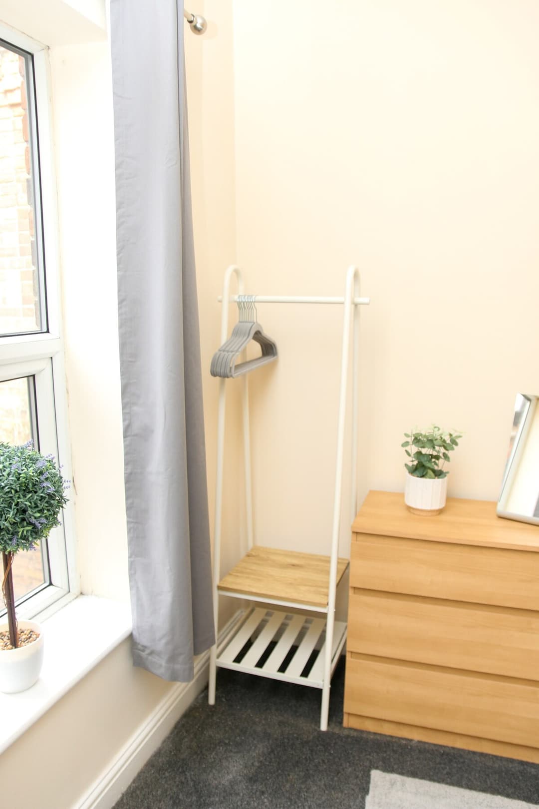 Inviting 2-Bed apartment - Perfect for Contractors - View 9