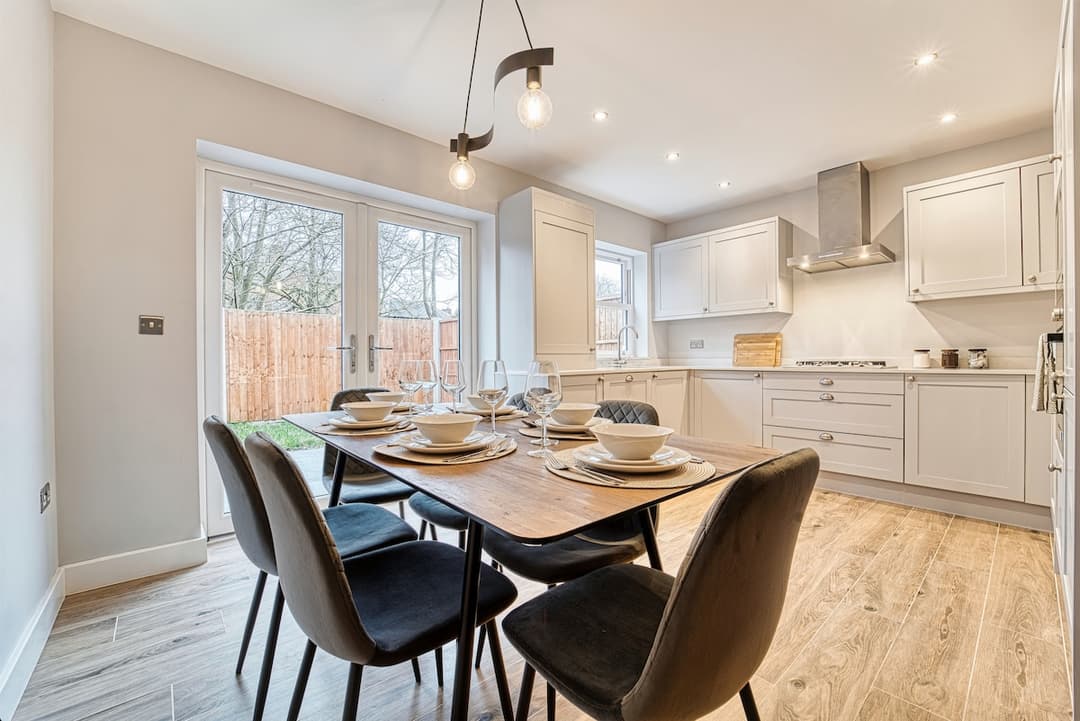 Incredible Kitchen, FREE Parking, Garden, Central - View 3