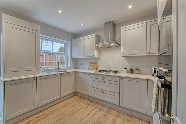 Incredible Kitchen, FREE Parking, Garden, Central - View 3