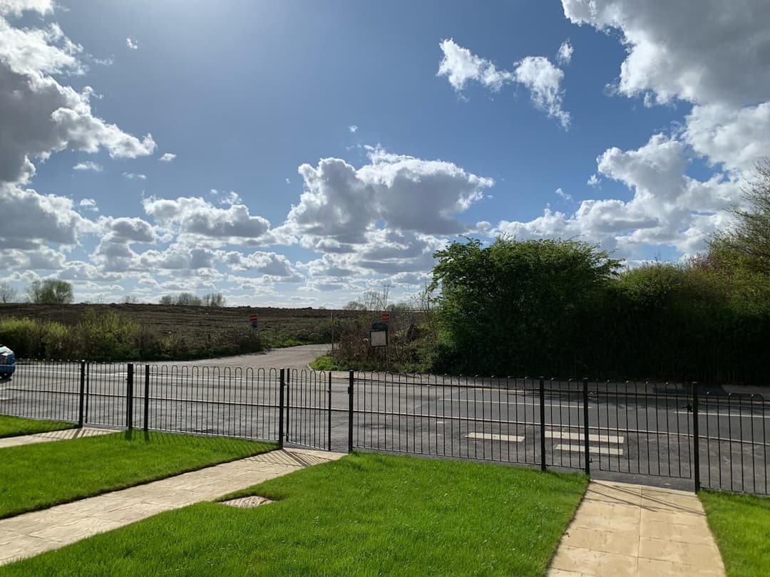 Brand New Entire 4 Bed House/Multiple Parking - View 1