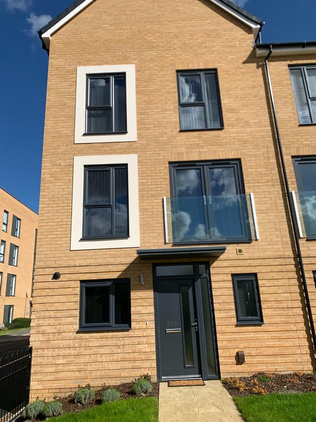 Brand New Entire 4 Bed House/Multiple Parking - View 1