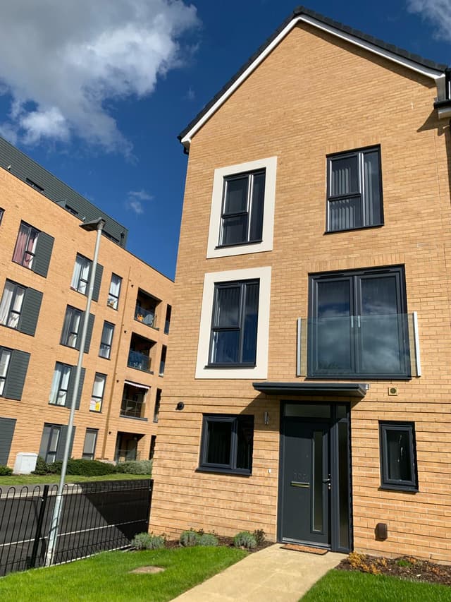 Brand New Entire 4 Bed House/Multiple Parking - View 2