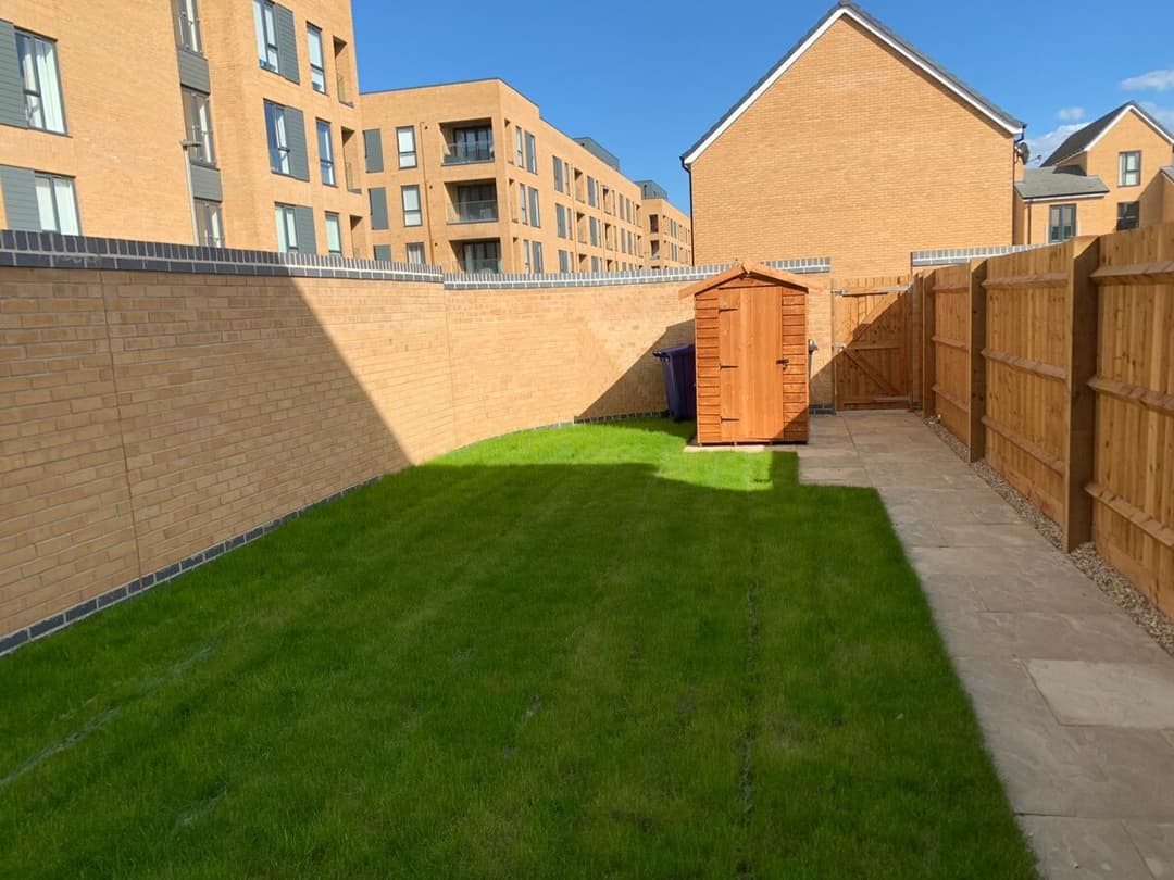 Brand New Entire 4 Bed House/Multiple Parking - View 5