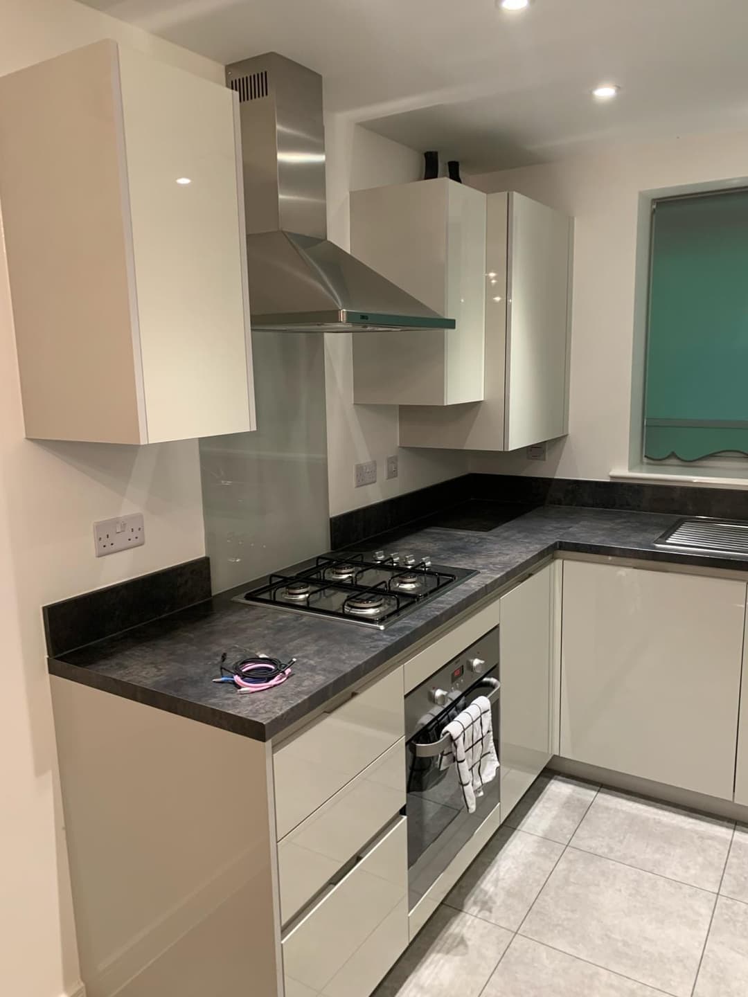 New Luxurious 3 Bed House with Multiple Parking - View 2