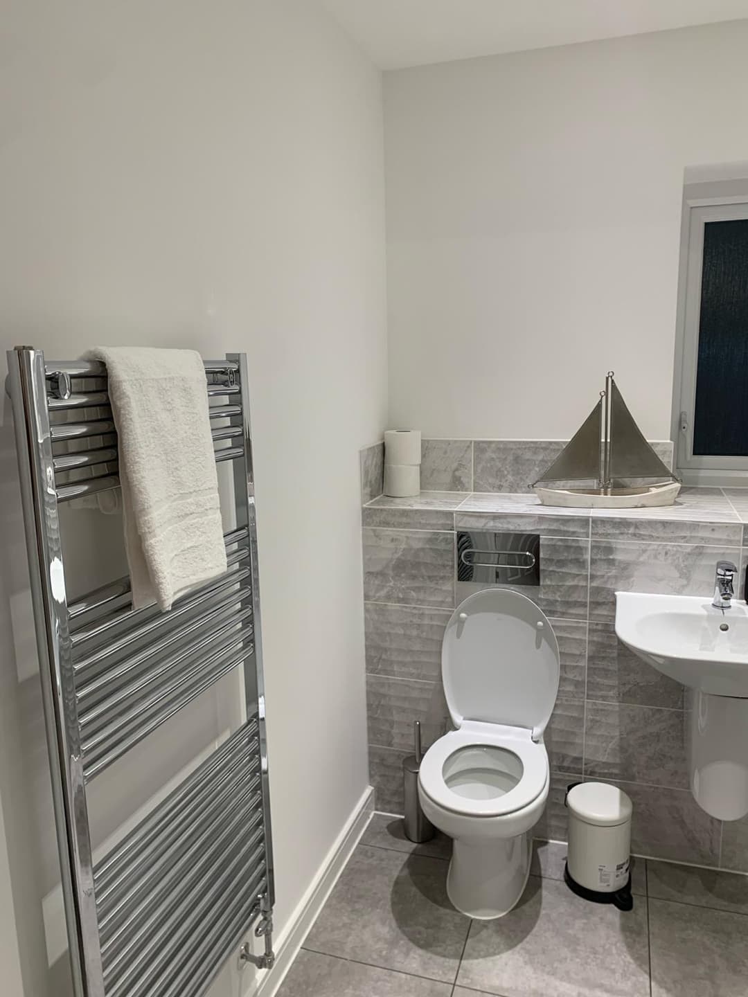 New Luxurious 3 Bed House with Multiple Parking - View 6