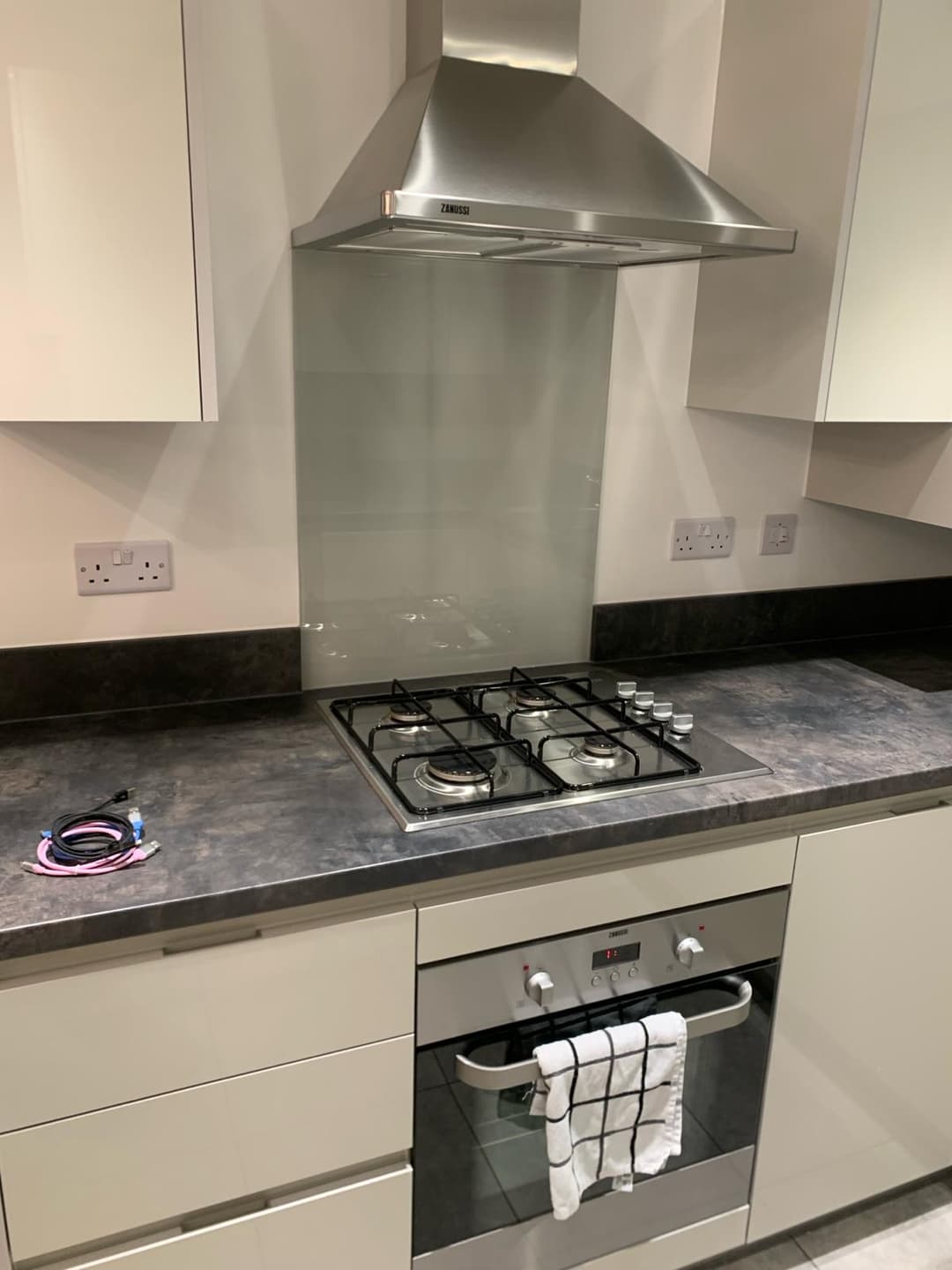New Luxurious 3 Bed House with Multiple Parking - View 9