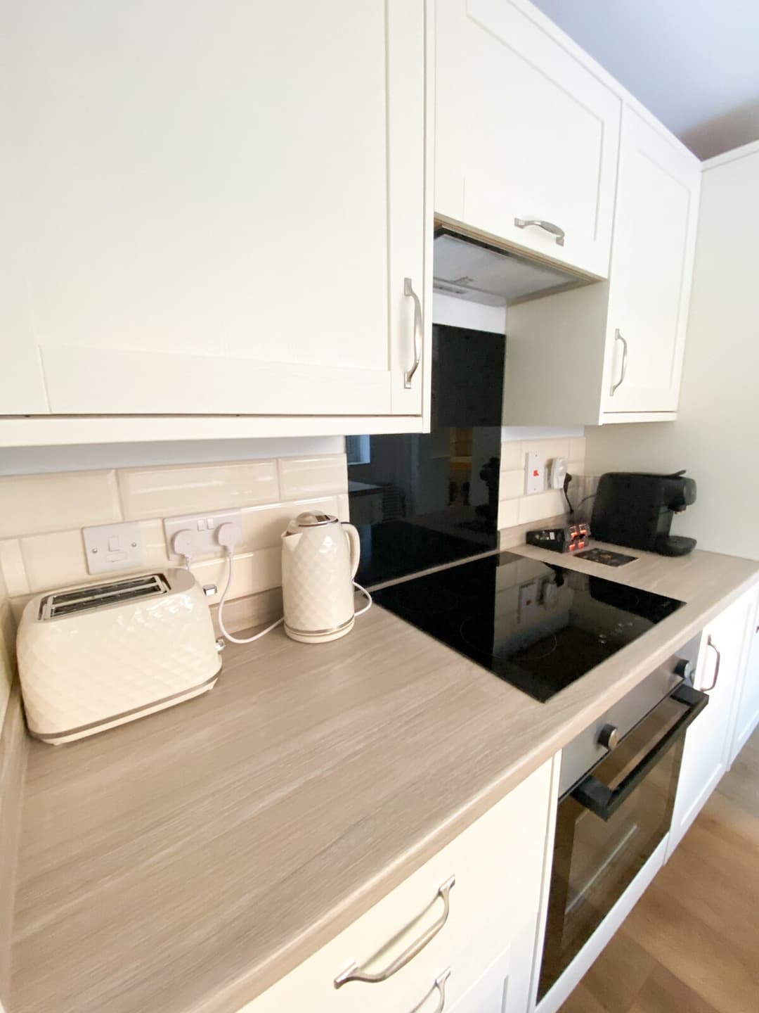 Newly Refurbished 2-Bed - Patio, Netflix & Wi-Fi - View 5