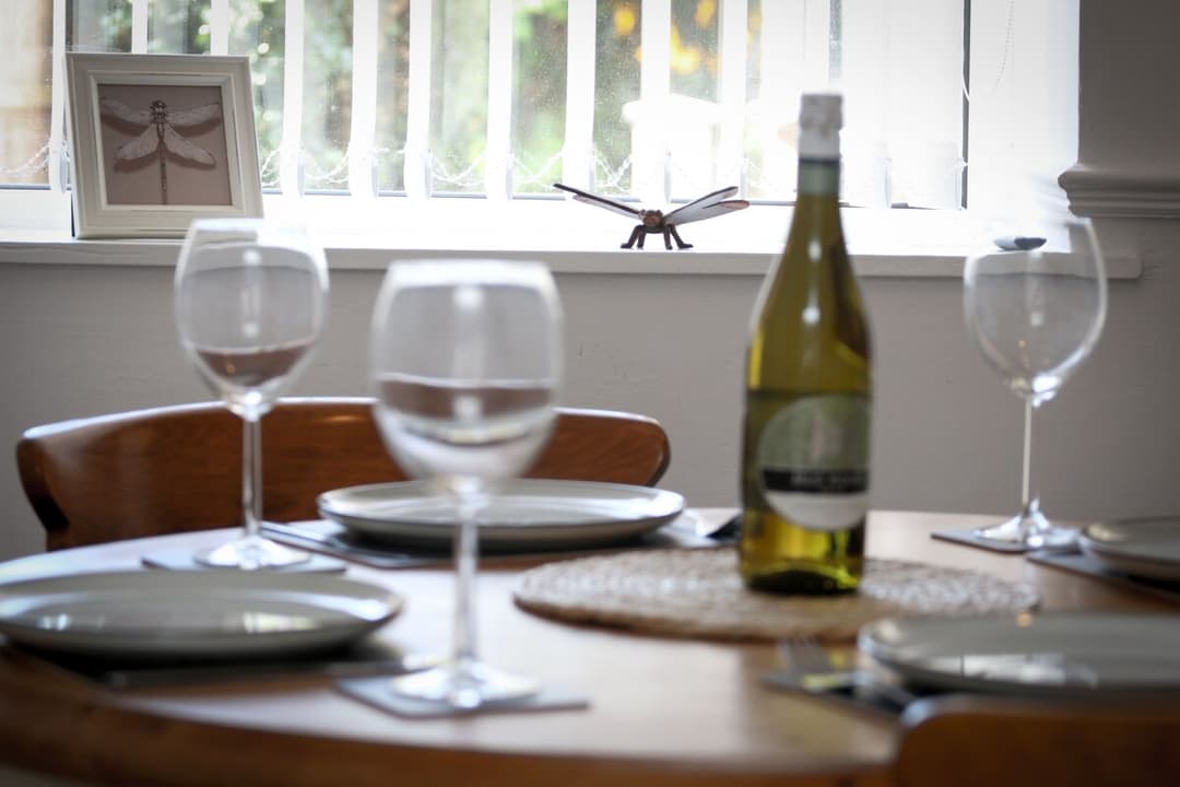 Newly Refurbished 2-Bed - Patio, Netflix & Wi-Fi - View 7