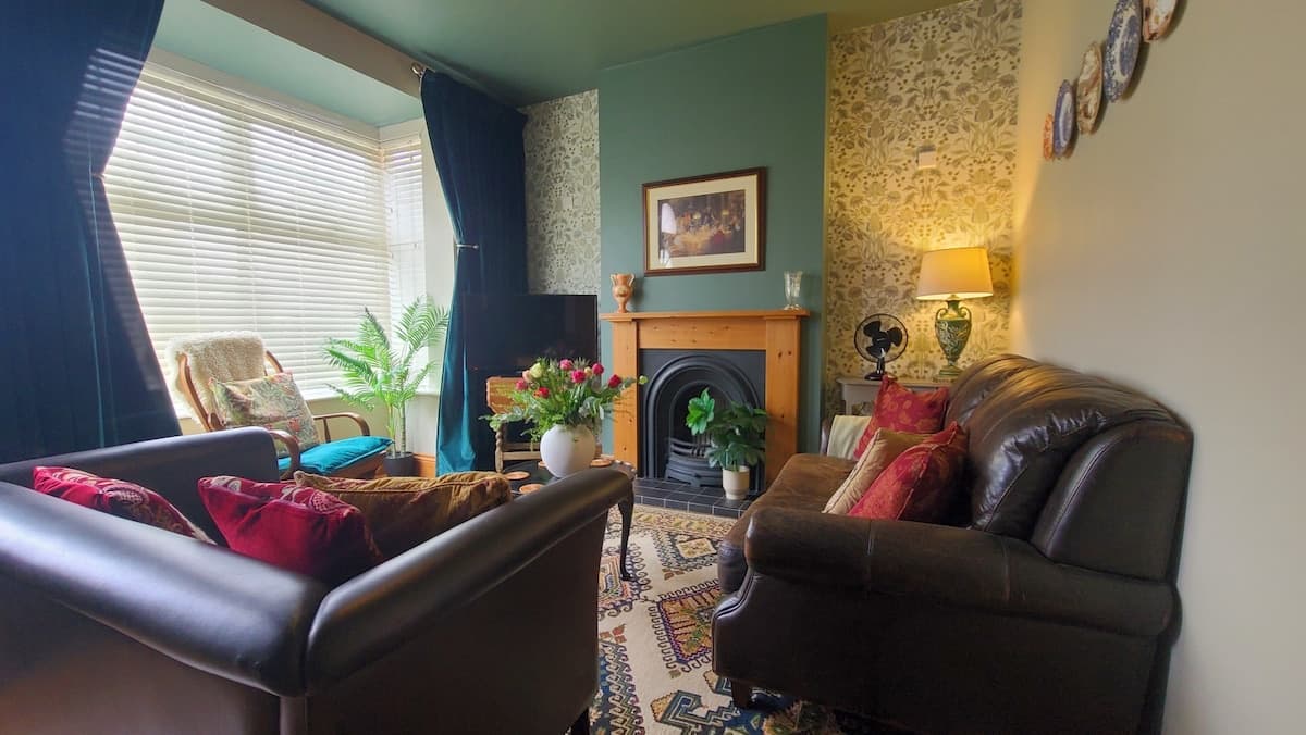 2 Bed Cottage Cannock