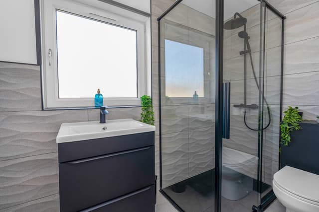 Modern Home Near To Airport | Free Parking & WIFI - View 3