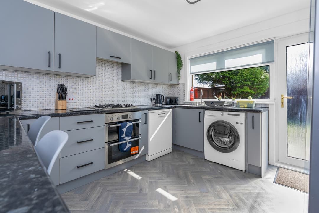 Modern Home Near To Airport | Free Parking & WIFI - View 9