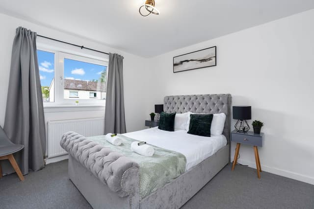 4 Bedroom House West Lothian | Wifi | Parking - View 1
