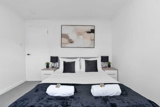 4 Bedroom House West Lothian | Wifi | Parking - View 3