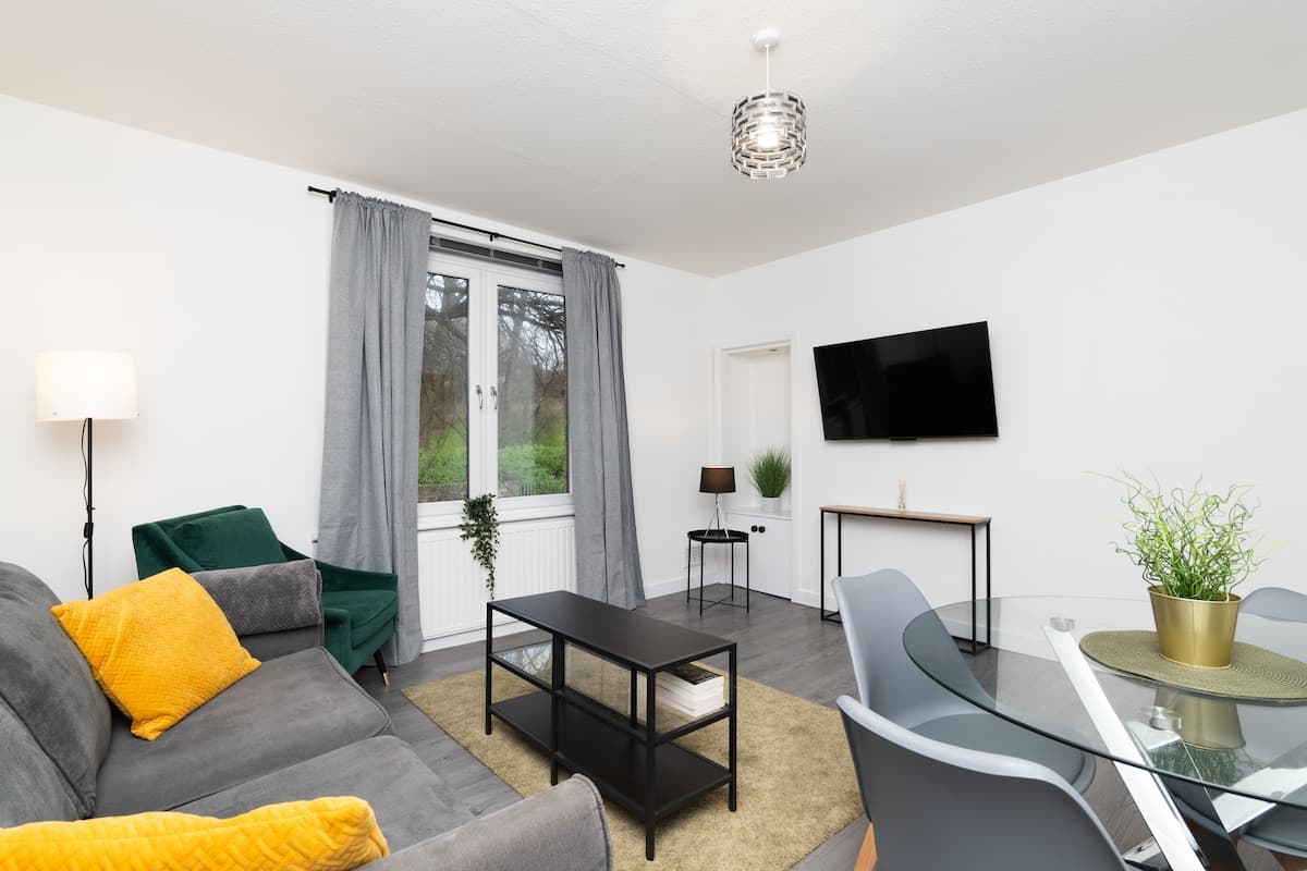 Dunfermline | Free Wifi | 2 Bed House