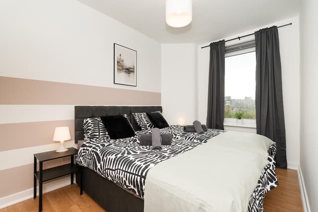 Dunfermline | Free Wifi | 2 Bed House - View 1