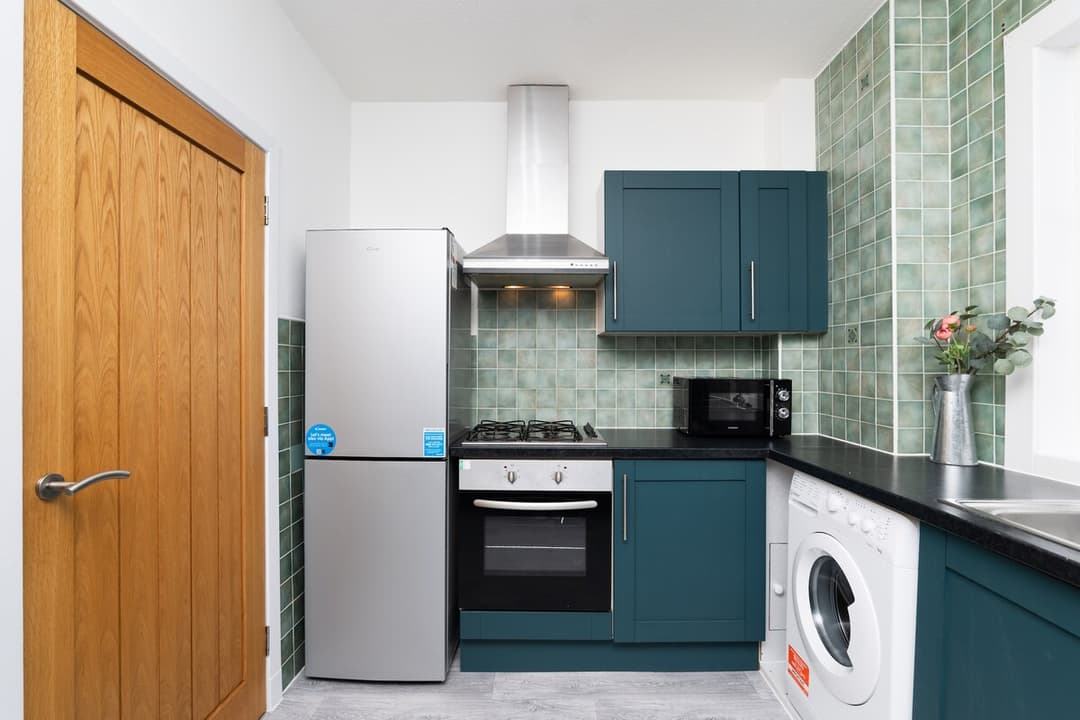 Dunfermline | Free Wifi | 2 Bed House - View 10