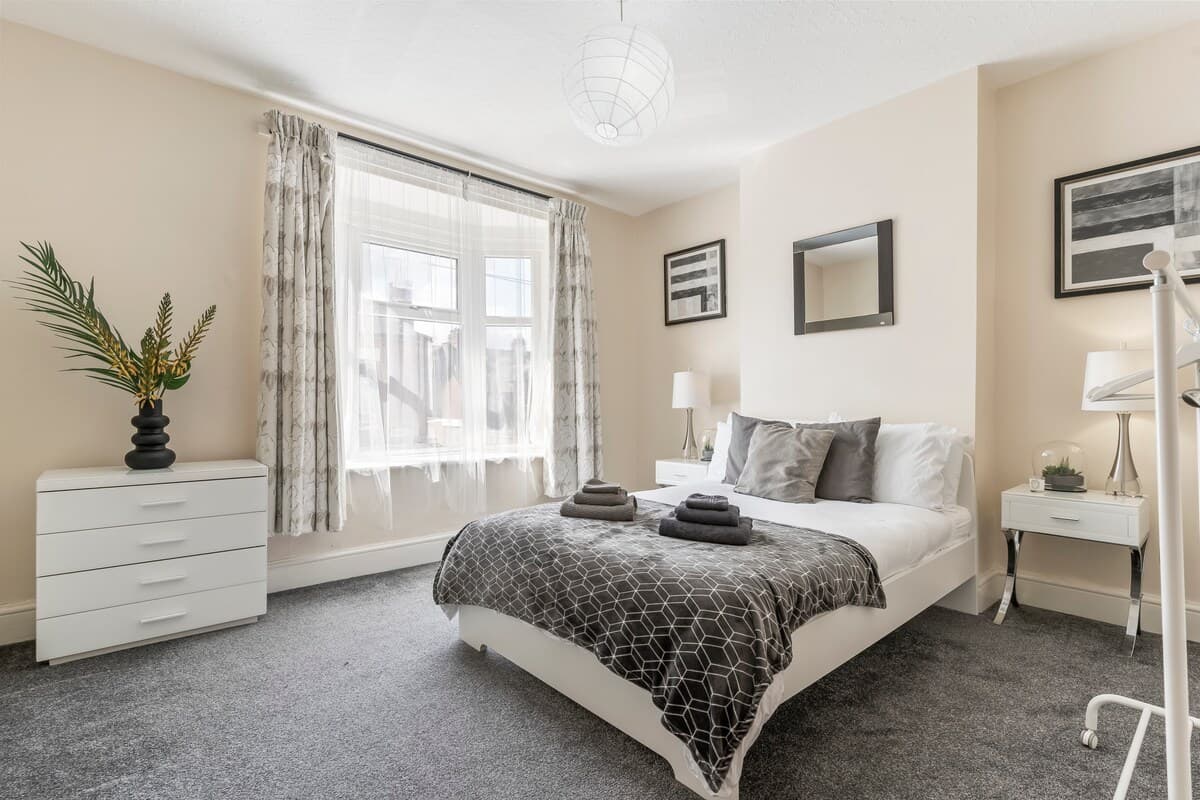 FREE Parking l Garden l 3 Beds l Contractors