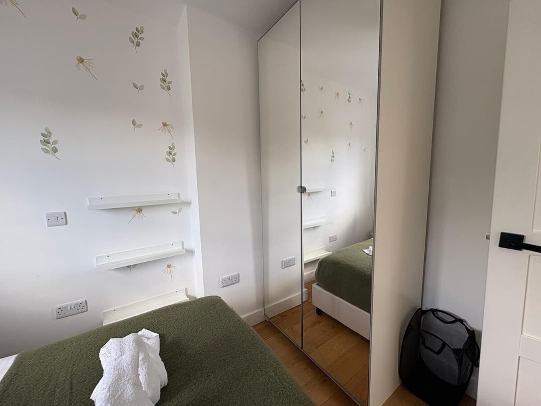 Spacious 4 Bedroom House by Oxford Train Station - View 15