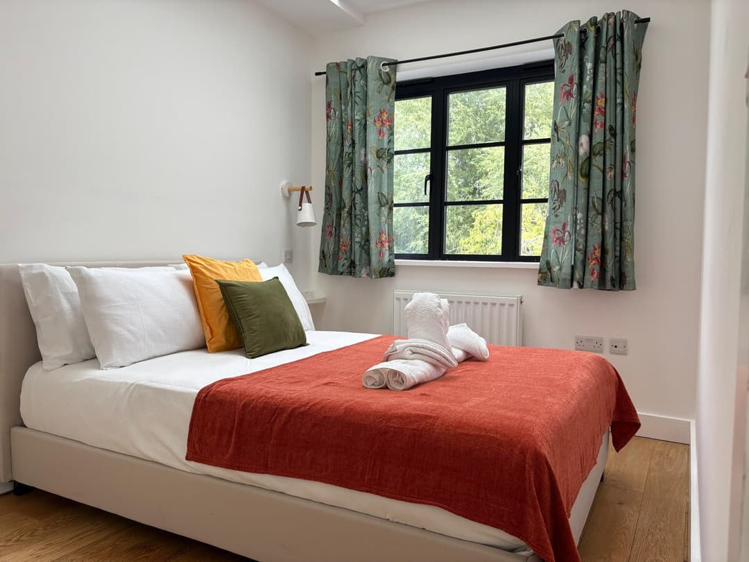 Spacious 4 Bedroom House by Oxford Train Station - View 19