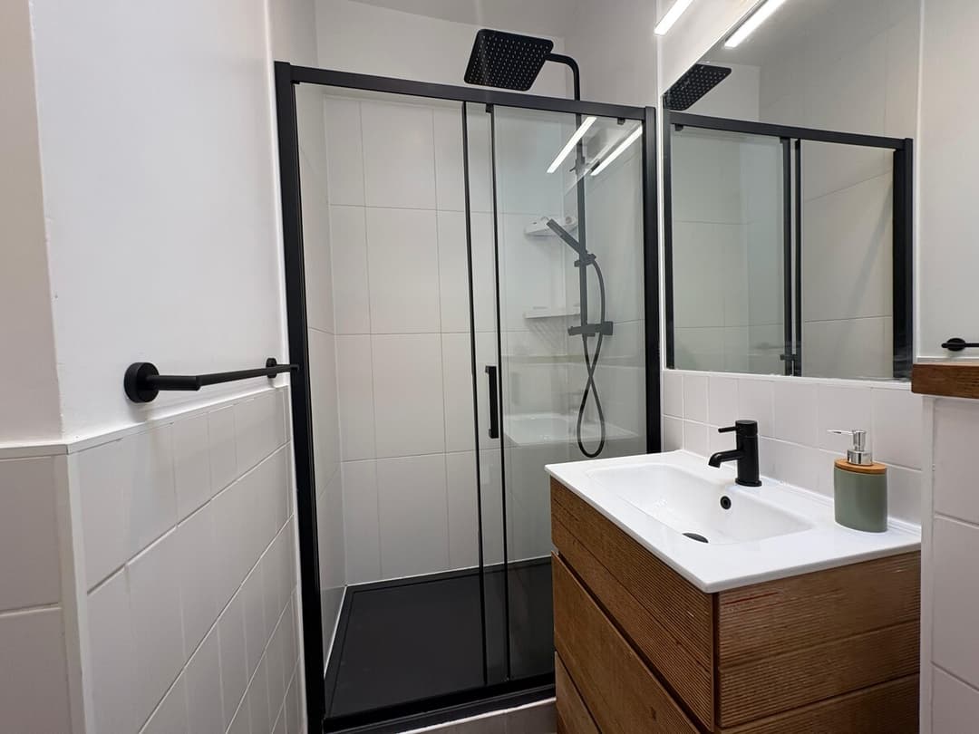 Spacious 4 Bedroom House by Oxford Train Station - View 20