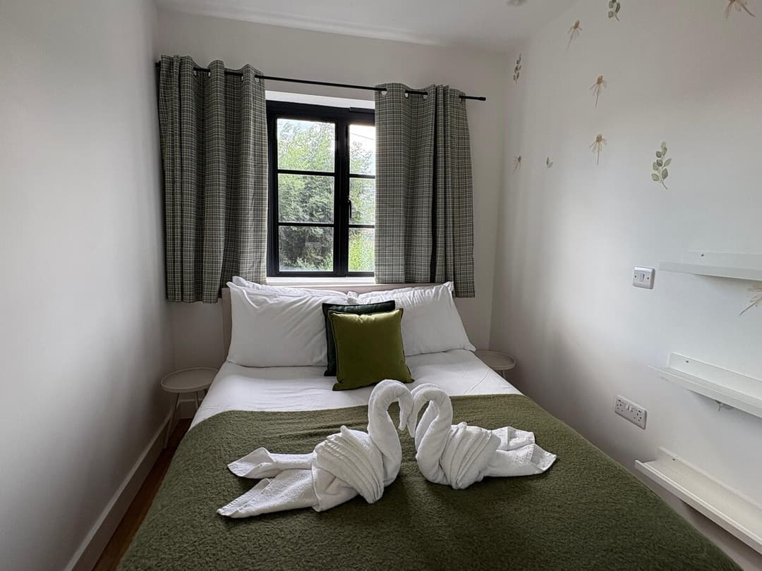 Spacious 4 Bedroom House by Oxford Train Station - View 22