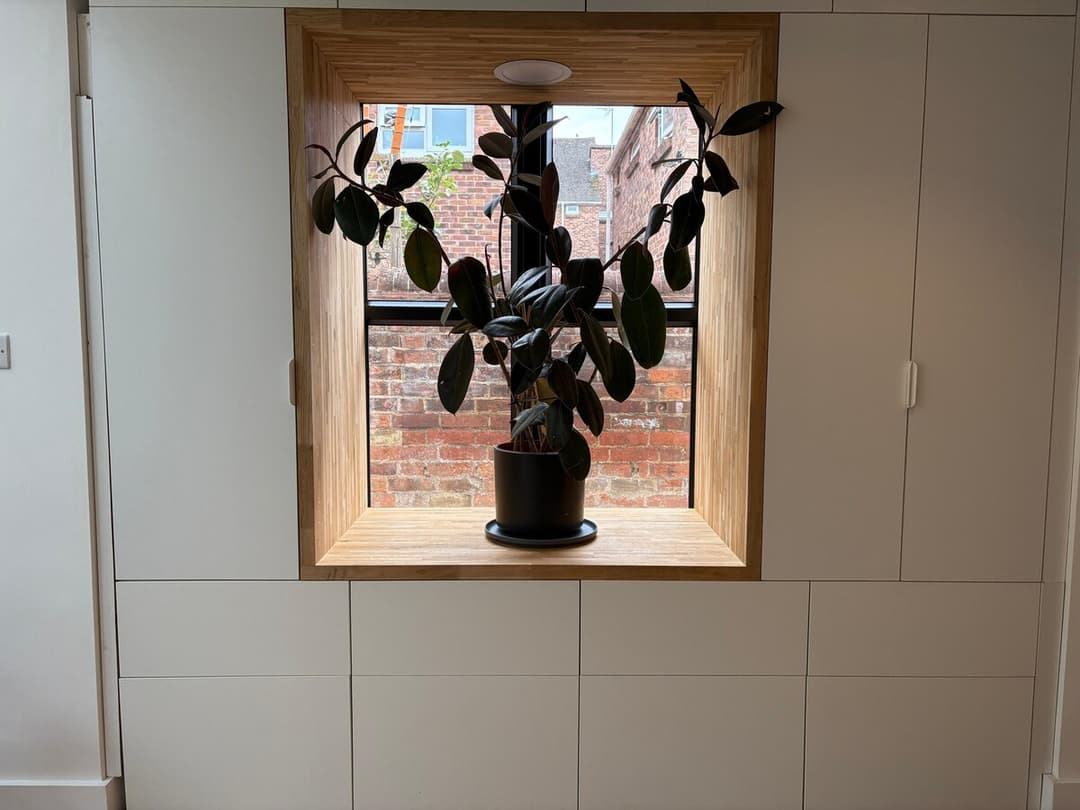 Spacious 4 Bedroom House by Oxford Train Station - View 24