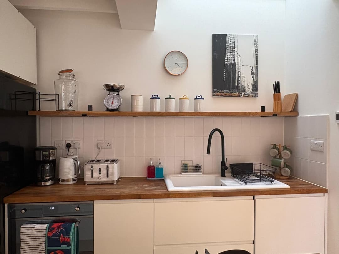 Spacious 4 Bedroom House by Oxford Train Station - View 26