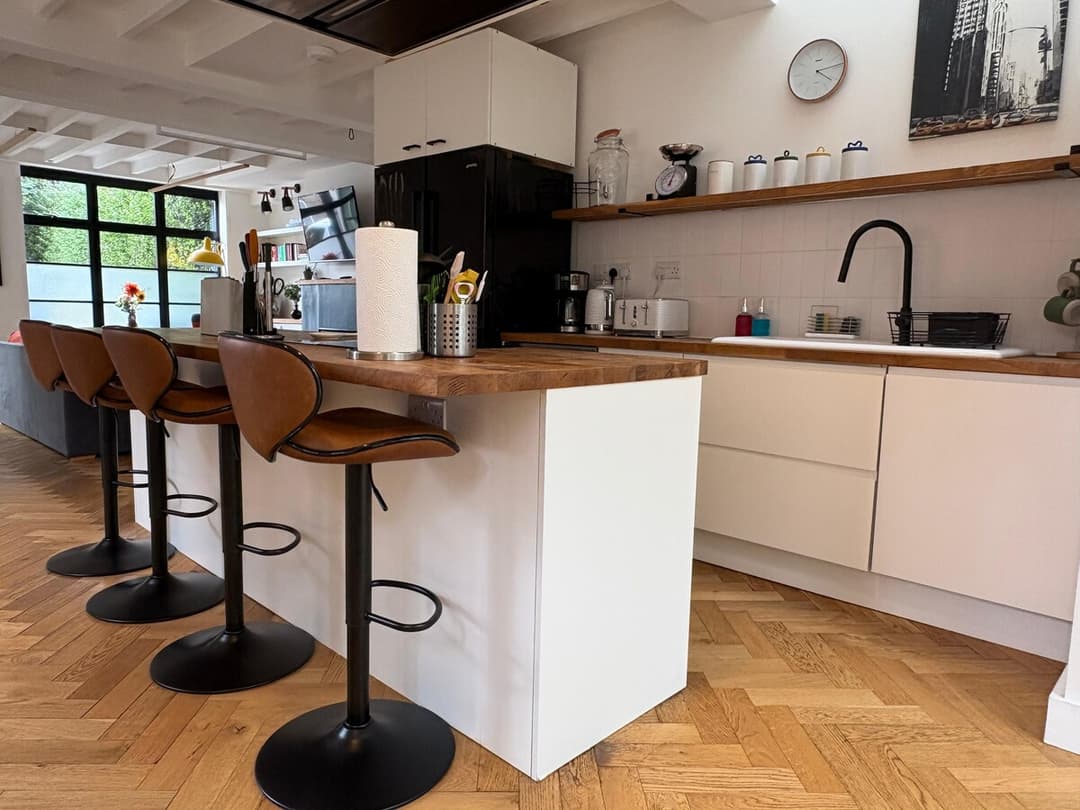 Spacious 4 Bedroom House by Oxford Train Station - View 28