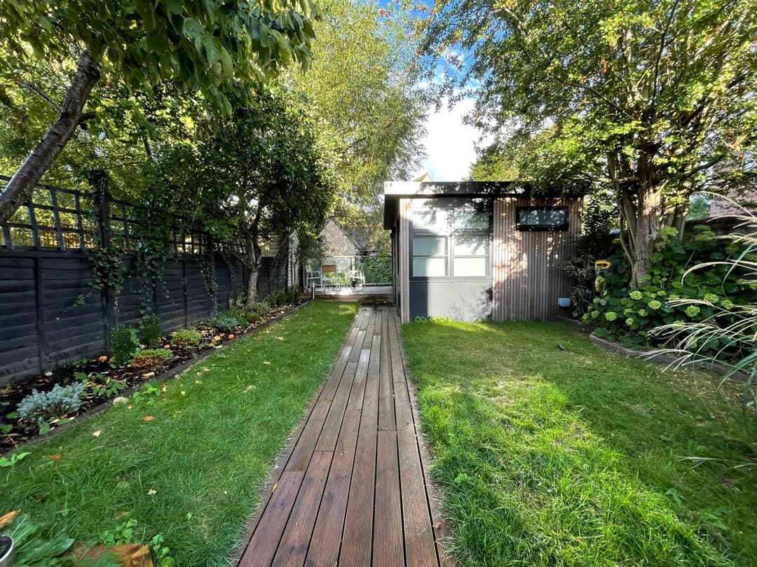 Spacious 4 Bedroom House by Oxford Train Station - View 31