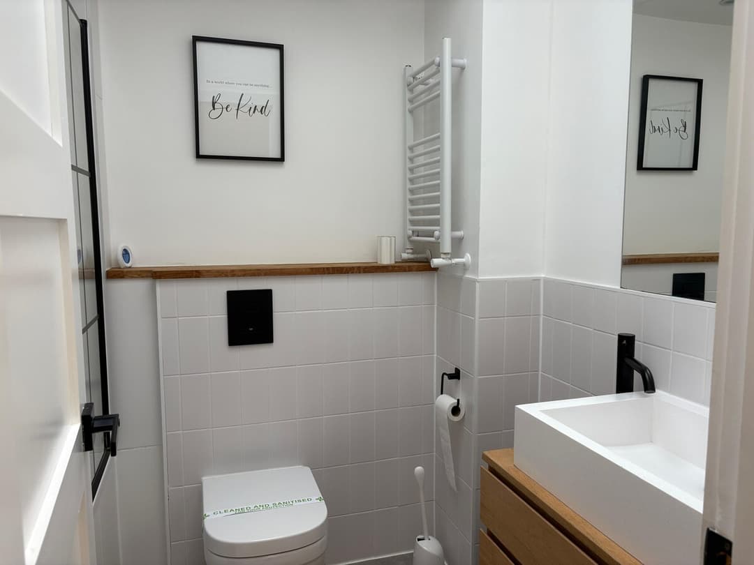 Spacious 4 Bedroom House by Oxford Train Station - View 37