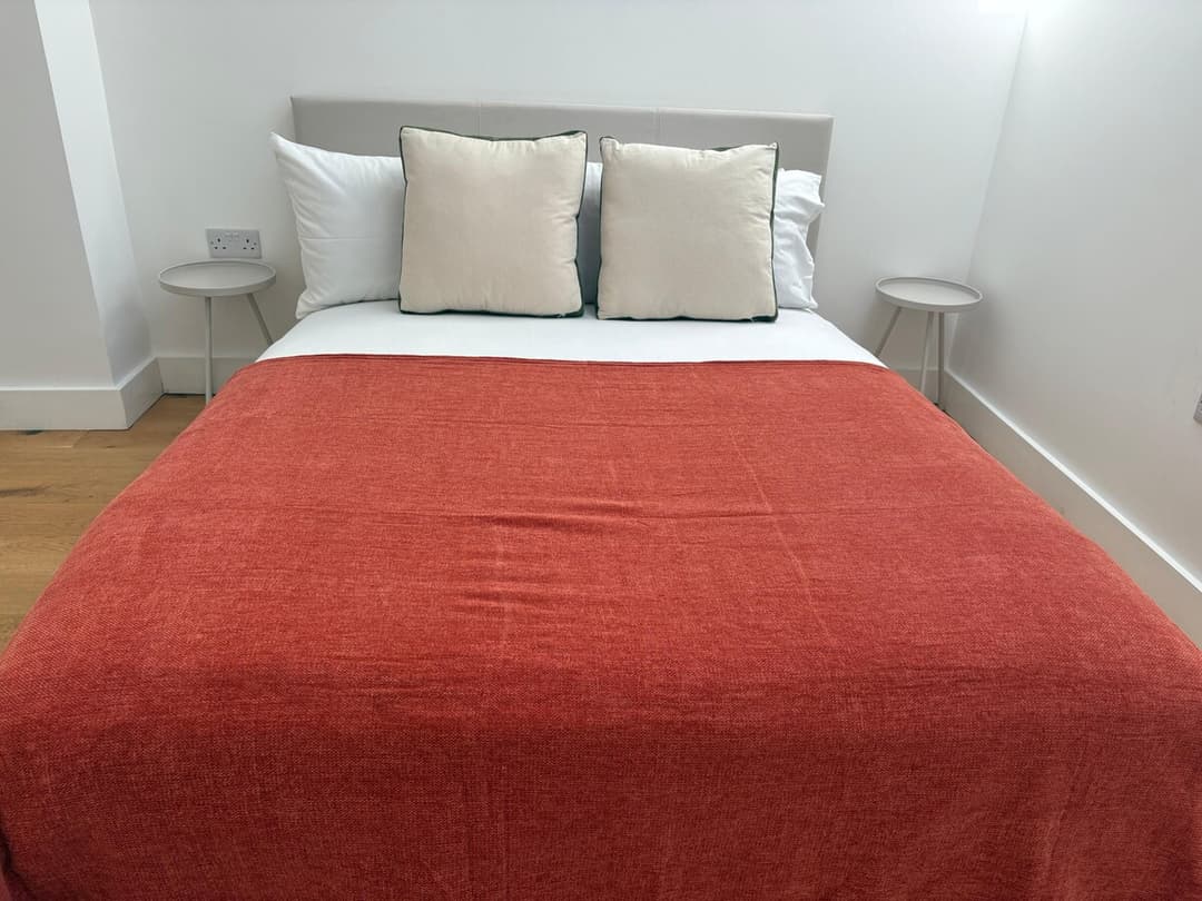 Spacious 4 Bedroom House by Oxford Train Station - View 7