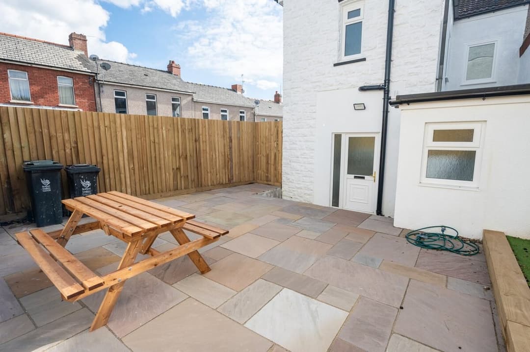 Brynglas House - Street Parking - WIFI - View 8