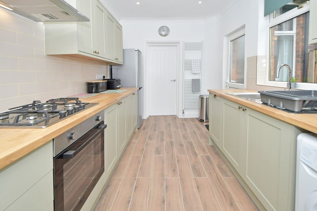 Entire 3 Bedroom 2 Bathroom Home In Cheshire East, United Kingdom - View 6