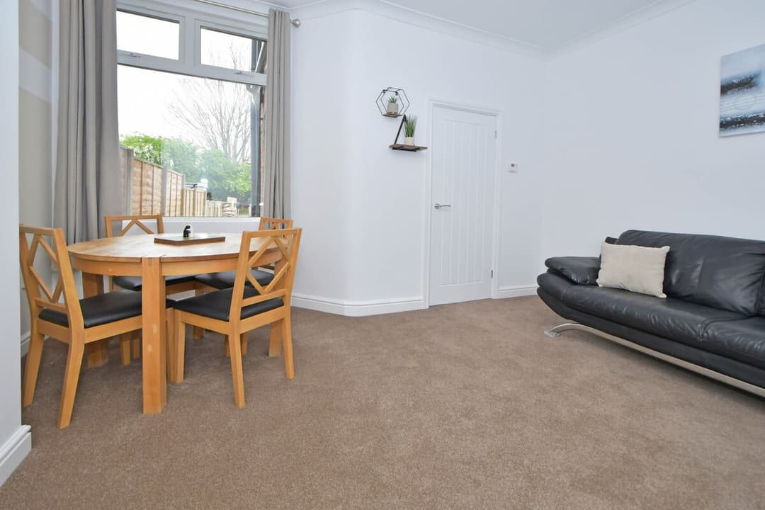 Entire 3 Bedroom 2 Bathroom Home In Cheshire East, United Kingdom - View 4