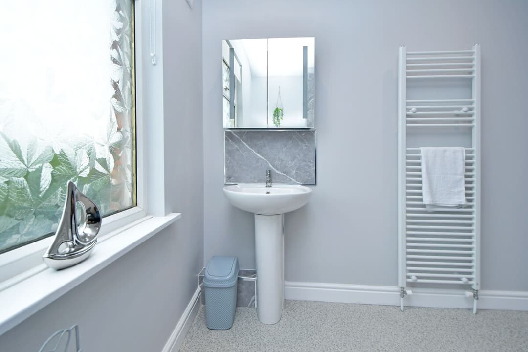 Entire 3 Bedroom 2 Bathroom Home In Cheshire East, United Kingdom - View 10