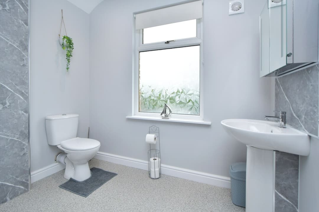 Entire 3 Bedroom 2 Bathroom Home In Cheshire East, United Kingdom - View 12