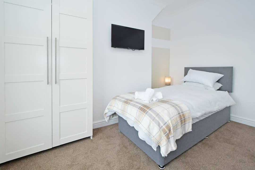 Entire 3 Bedroom 2 Bathroom Home In Cheshire East, United Kingdom - View 14