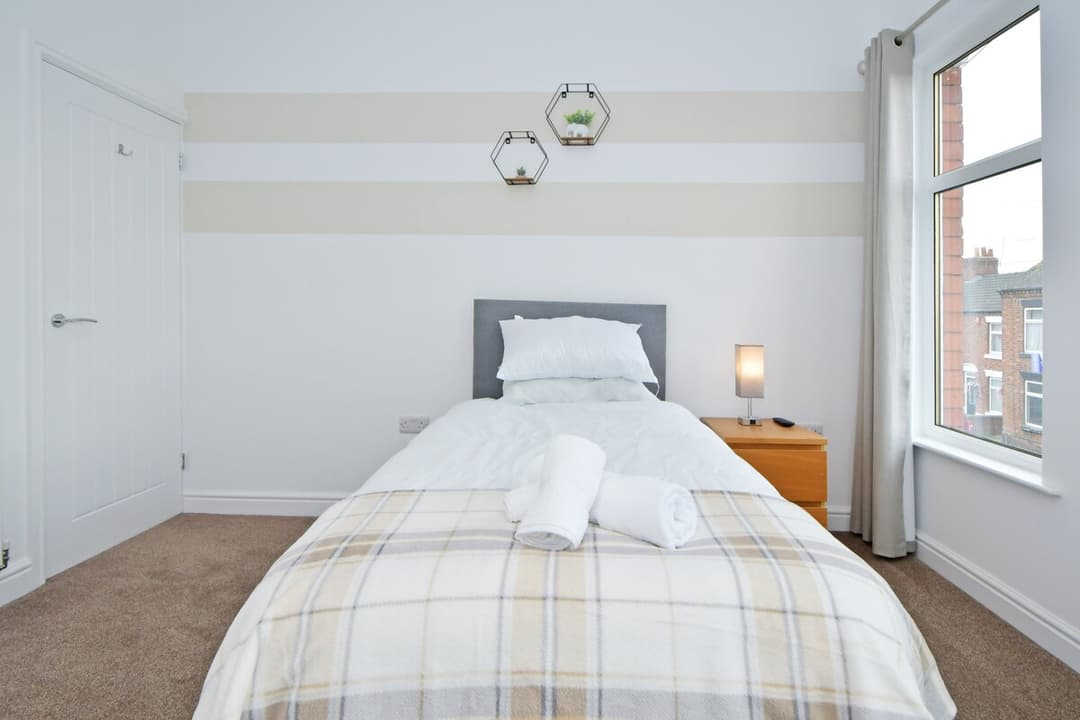 Entire 3 Bedroom 2 Bathroom Home In Cheshire East, United Kingdom - View 18