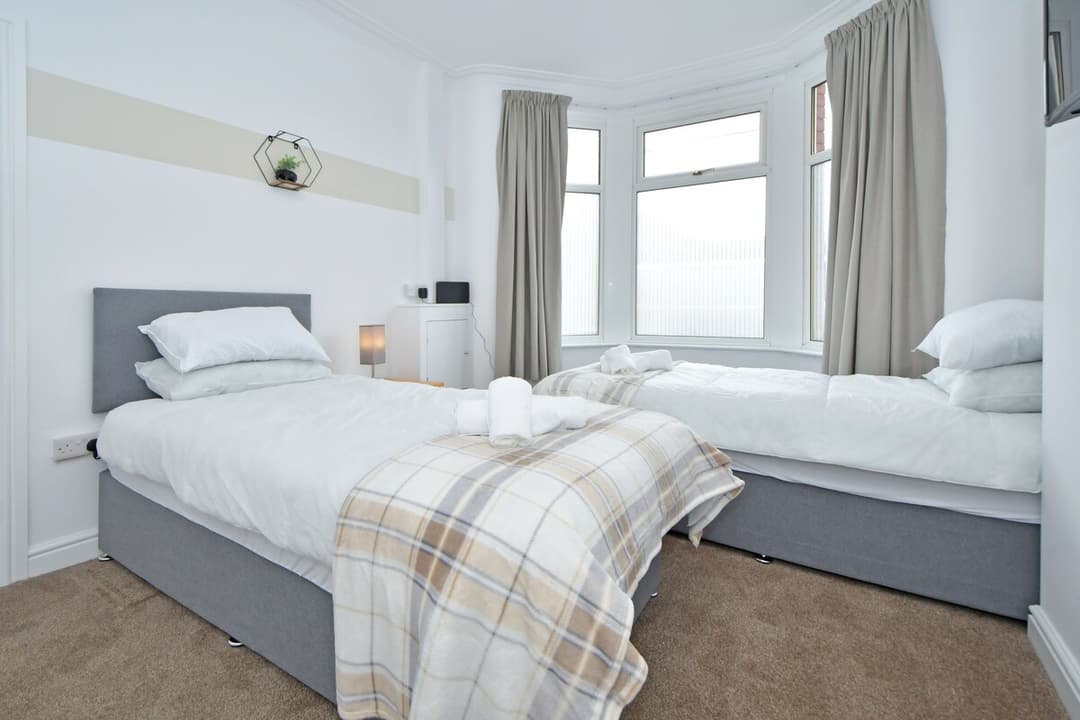 Entire 3 Bedroom 2 Bathroom Home In Cheshire East, United Kingdom - View 3