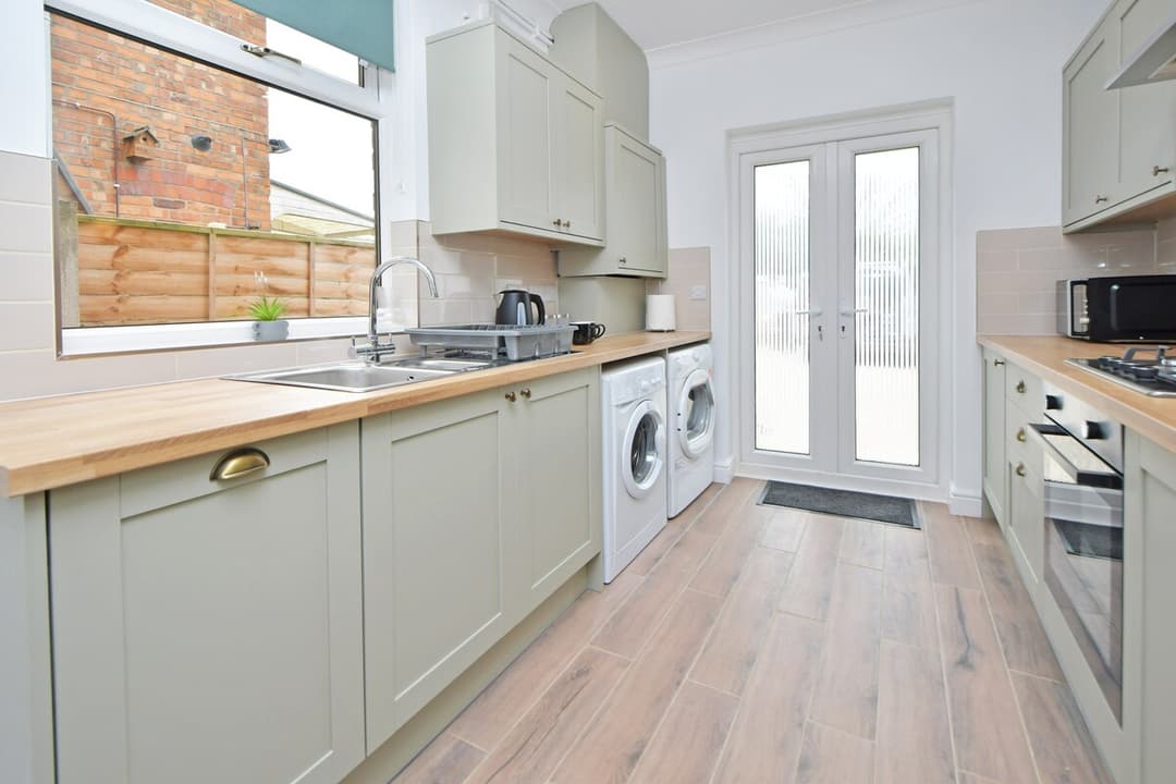 Entire 3 Bedroom 2 Bathroom Home In Cheshire East, United Kingdom - View 28