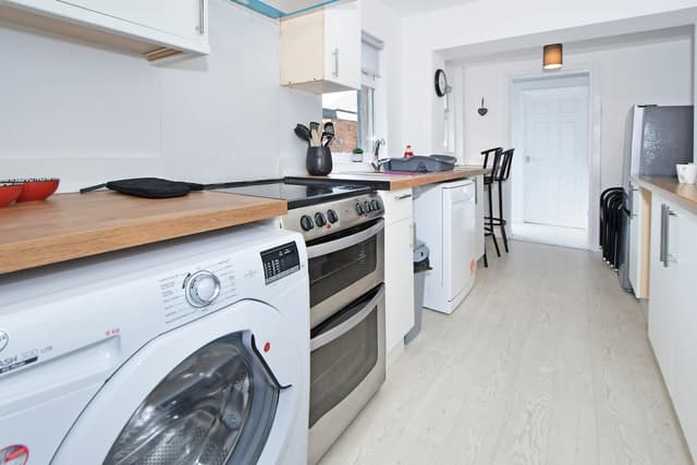 Entire 3 Bedroom 2 Bathroom Home In Cheshire East - View 4